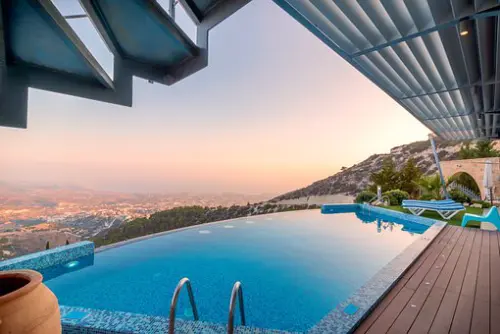 Pool-Infinity-Edge--in-Miami-Florida-pool-infinity-edge-miami-florida.jpg-image